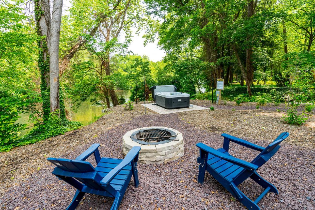Riverside Tiny Cabin W Hot Tub, Fire Pit, & Kayaks Rileyville Exterior foto