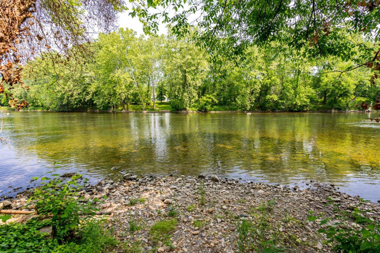 Riverside Tiny Cabin W Hot Tub, Fire Pit, & Kayaks Rileyville Exterior foto