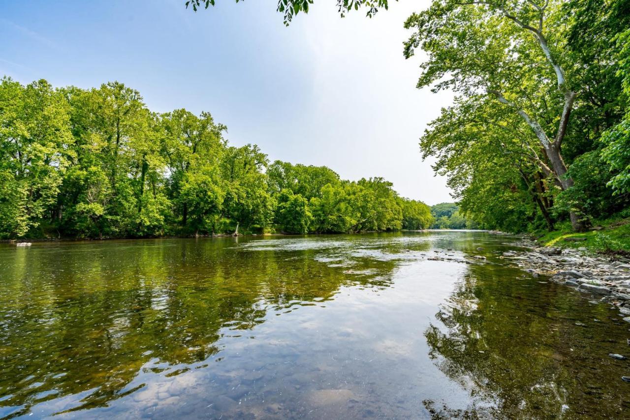 Riverside Tiny Cabin W Hot Tub, Fire Pit, & Kayaks Rileyville Exterior foto